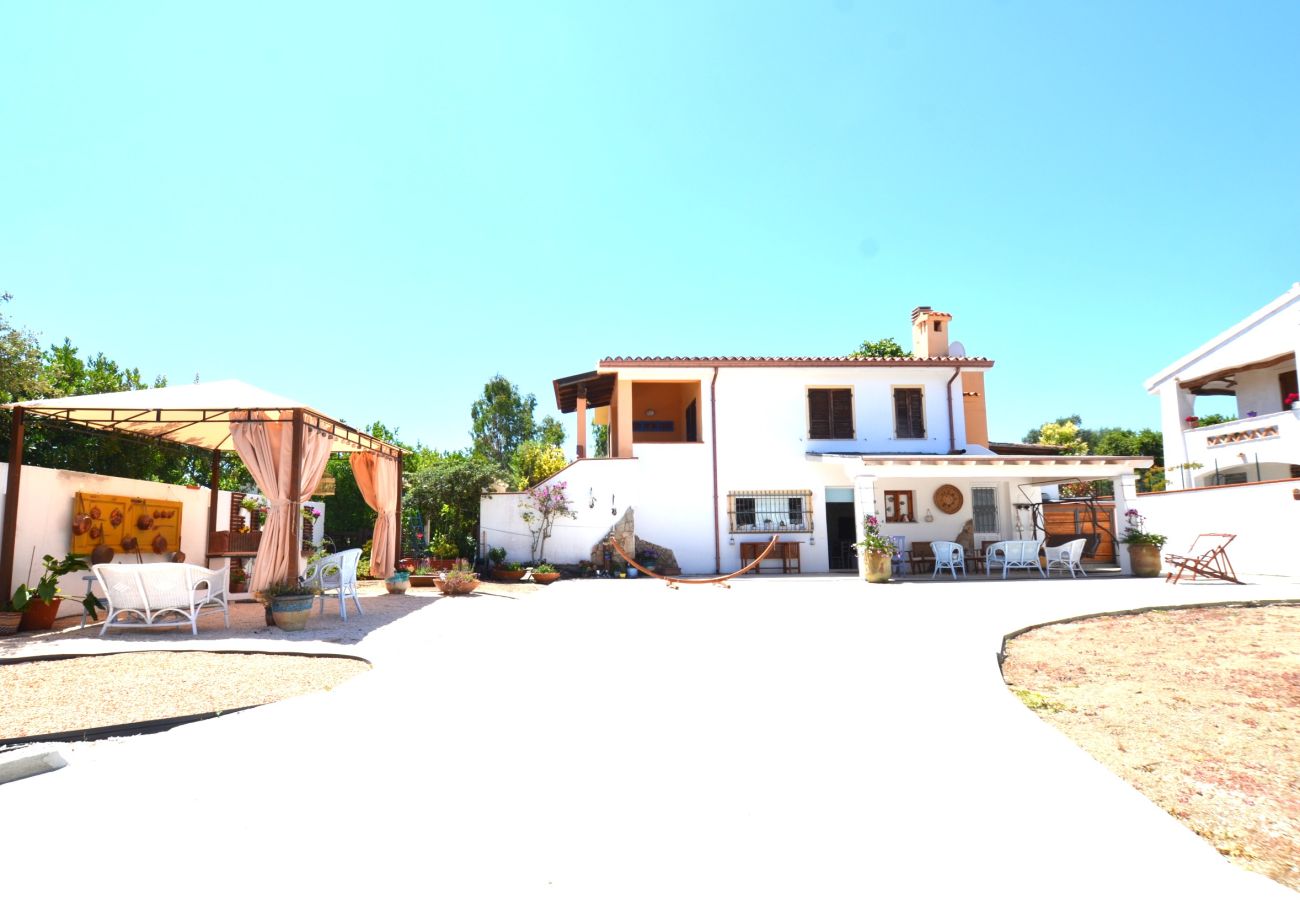 Chalet à Budoni - VILLA TOP VERANDA 200 MT DAL MARE FMP-MAUS01